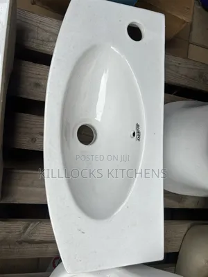 Small Basin / Cute Bathroom Sink