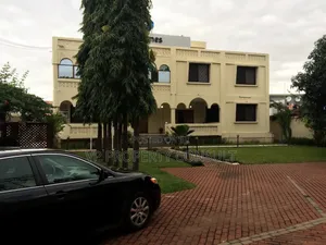 6BEDROOMS Office Space for Sale at North Ridge