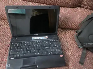 Laptop Toshiba 4GB AMD HDD 500GB