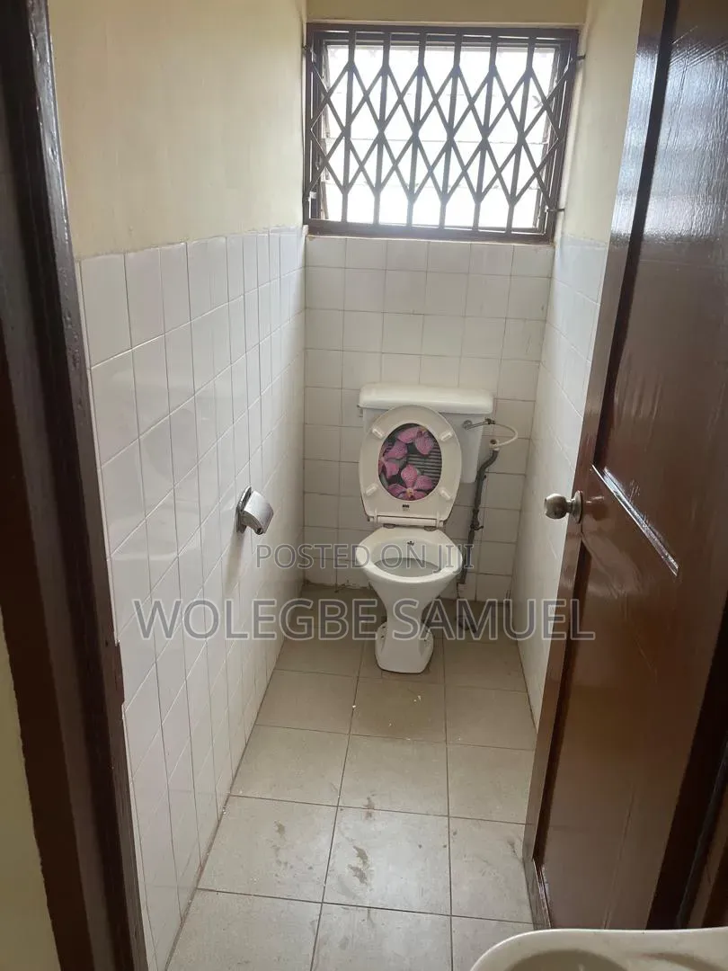 3bdrm House in Sakumono for rent