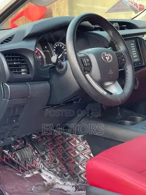 Toyota Hilux 2024 White