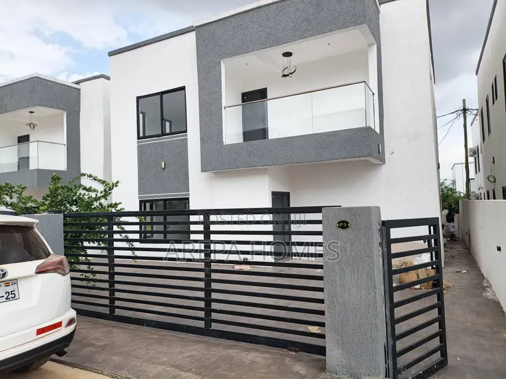 4bdrm Townhouse / Terrace in Arepa Homes, Ghana Flag for rent