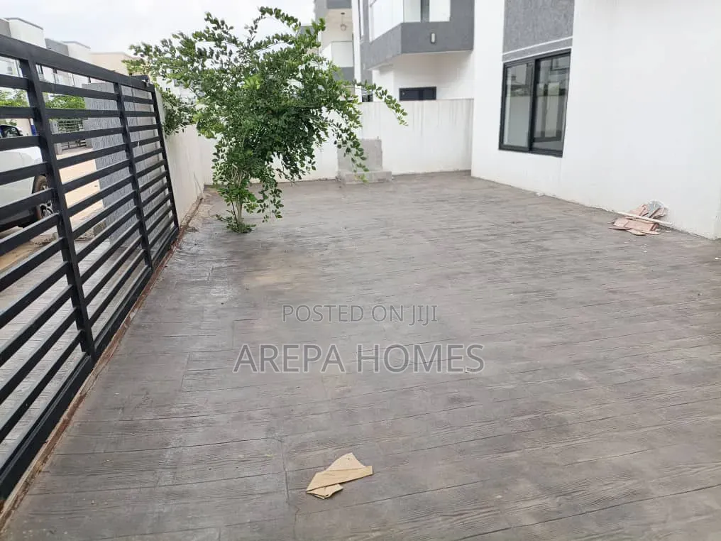 4bdrm Townhouse / Terrace in Arepa Homes, Ghana Flag for rent