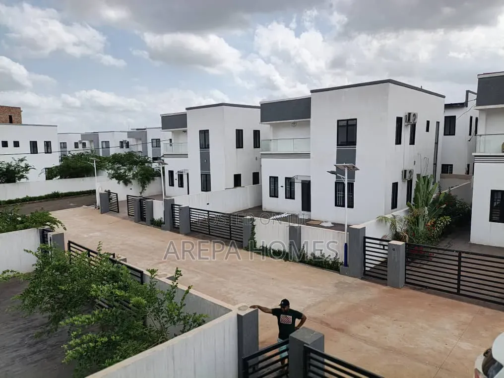 4bdrm Townhouse / Terrace in Arepa Homes, Ghana Flag for rent