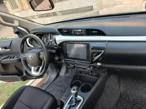 New Toyota Hilux 2025 Silver