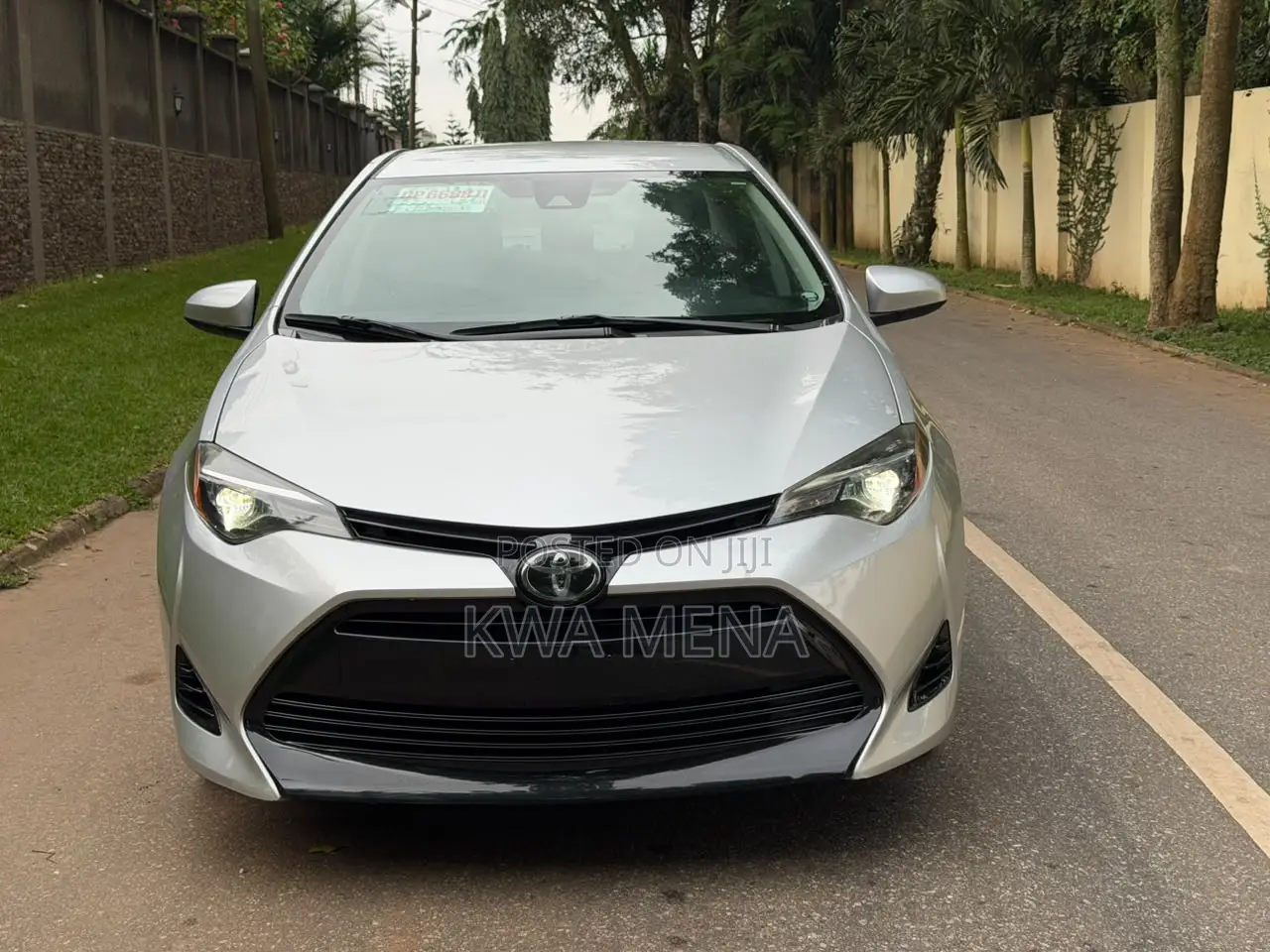 Toyota Corolla LE (1.8L 4cyl 2A) 2018 Silver