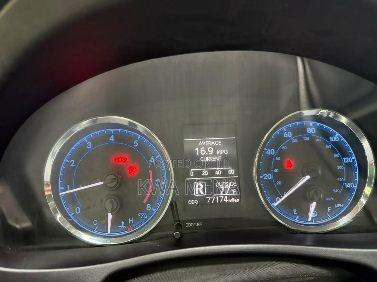 Toyota Corolla LE (1.8L 4cyl 2A) 2018 Silver