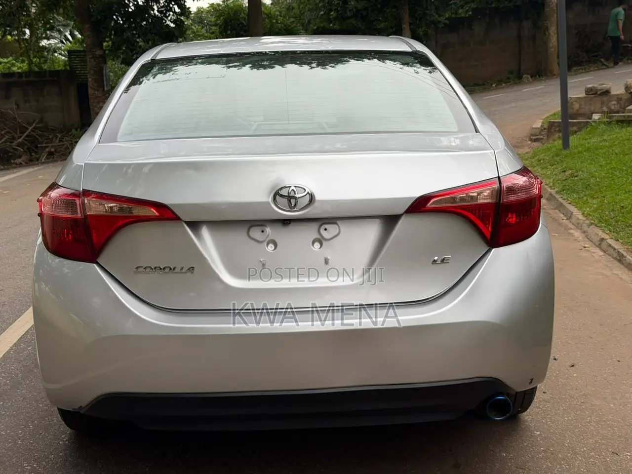 Toyota Corolla LE (1.8L 4cyl 2A) 2018 Silver
