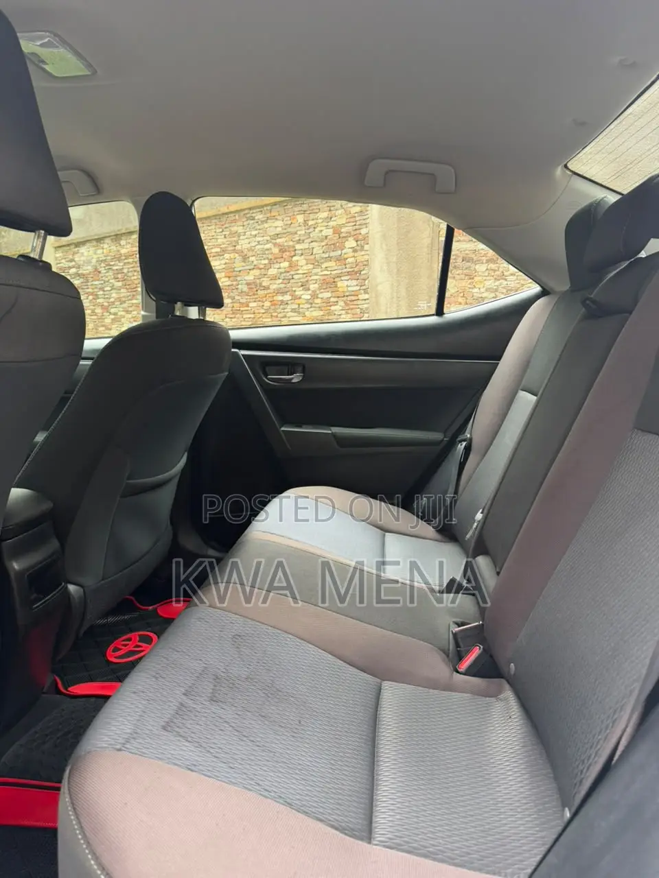Toyota Corolla LE (1.8L 4cyl 2A) 2018 Silver