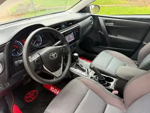 Toyota Corolla LE (1.8L 4cyl 2A) 2018 Silver