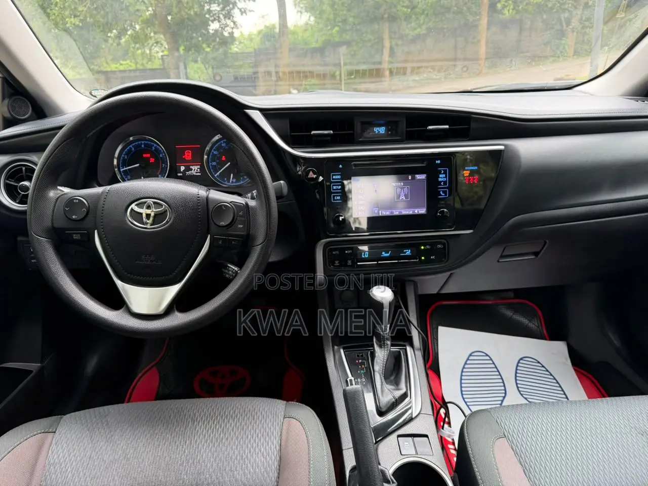 Toyota Corolla LE (1.8L 4cyl 2A) 2018 Silver