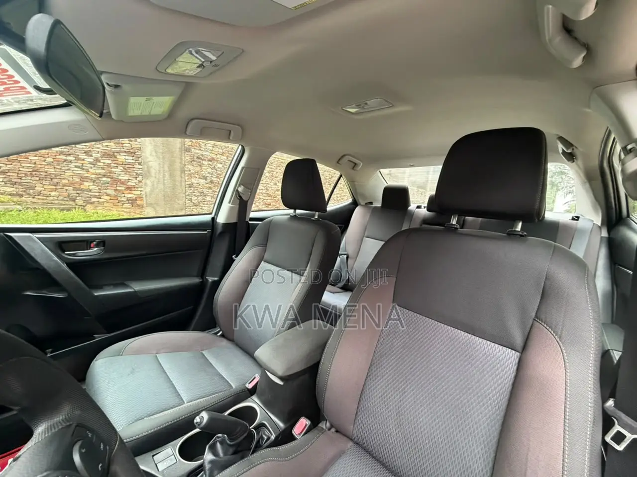 Toyota Corolla LE (1.8L 4cyl 2A) 2018 Silver