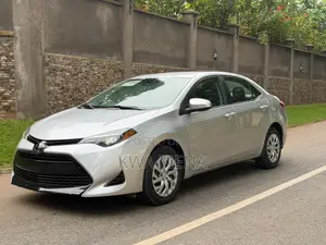 Toyota Corolla LE (1.8L 4cyl 2A) 2018 Silver