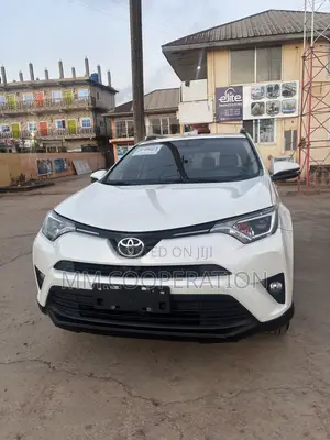 Toyota RAV4 XLE AWD (2.5L 4cyl 6A) 2017 White