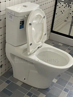 Big Close Couple Wc