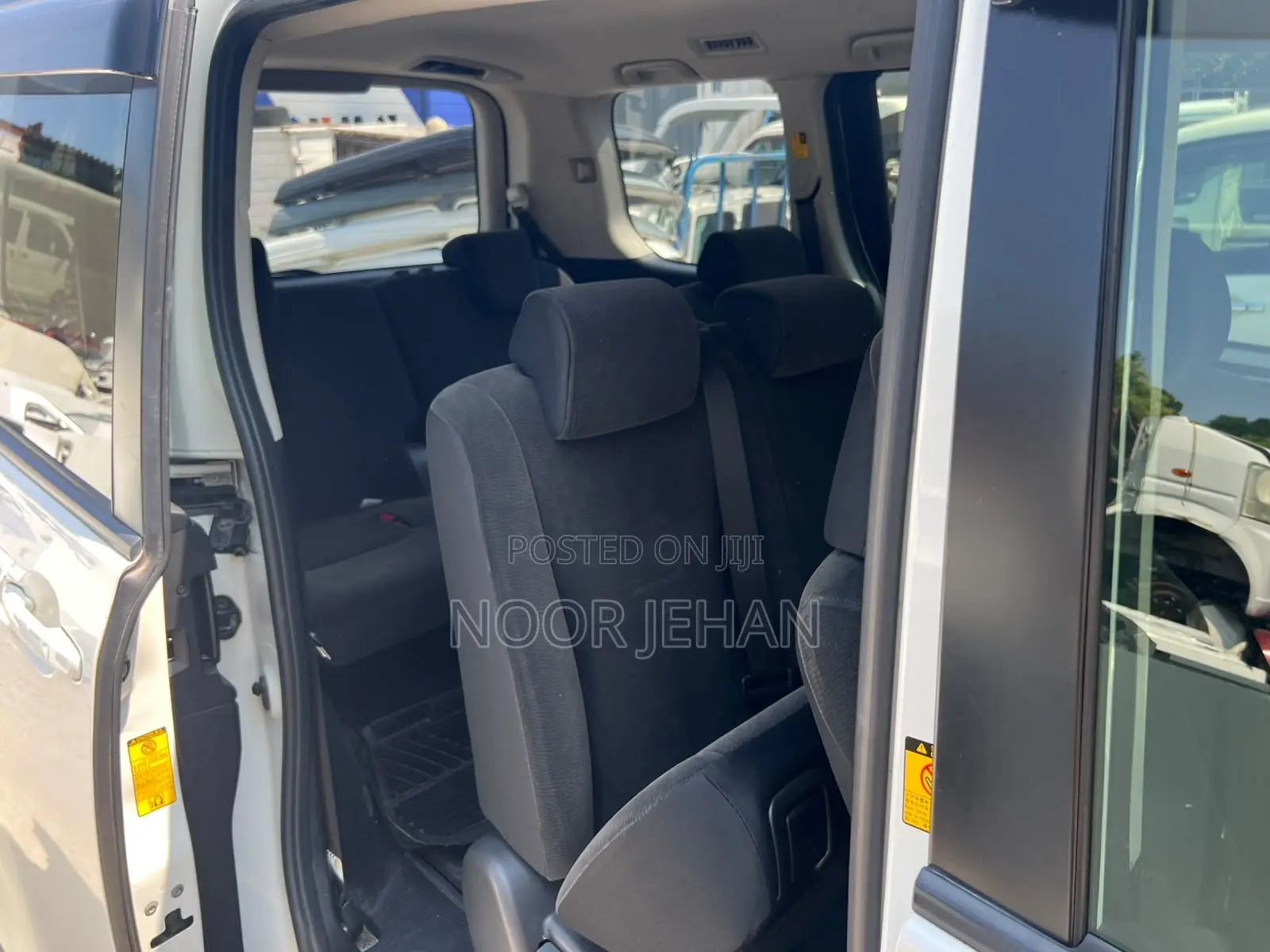Toyota Voxy V 2WD 8-Seater 2013 White