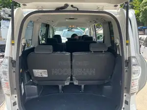 Toyota Voxy V 2WD 8-Seater 2013 White