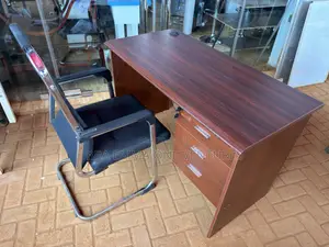 Executive Office Desk With Visitor Chair – Strong Modern
