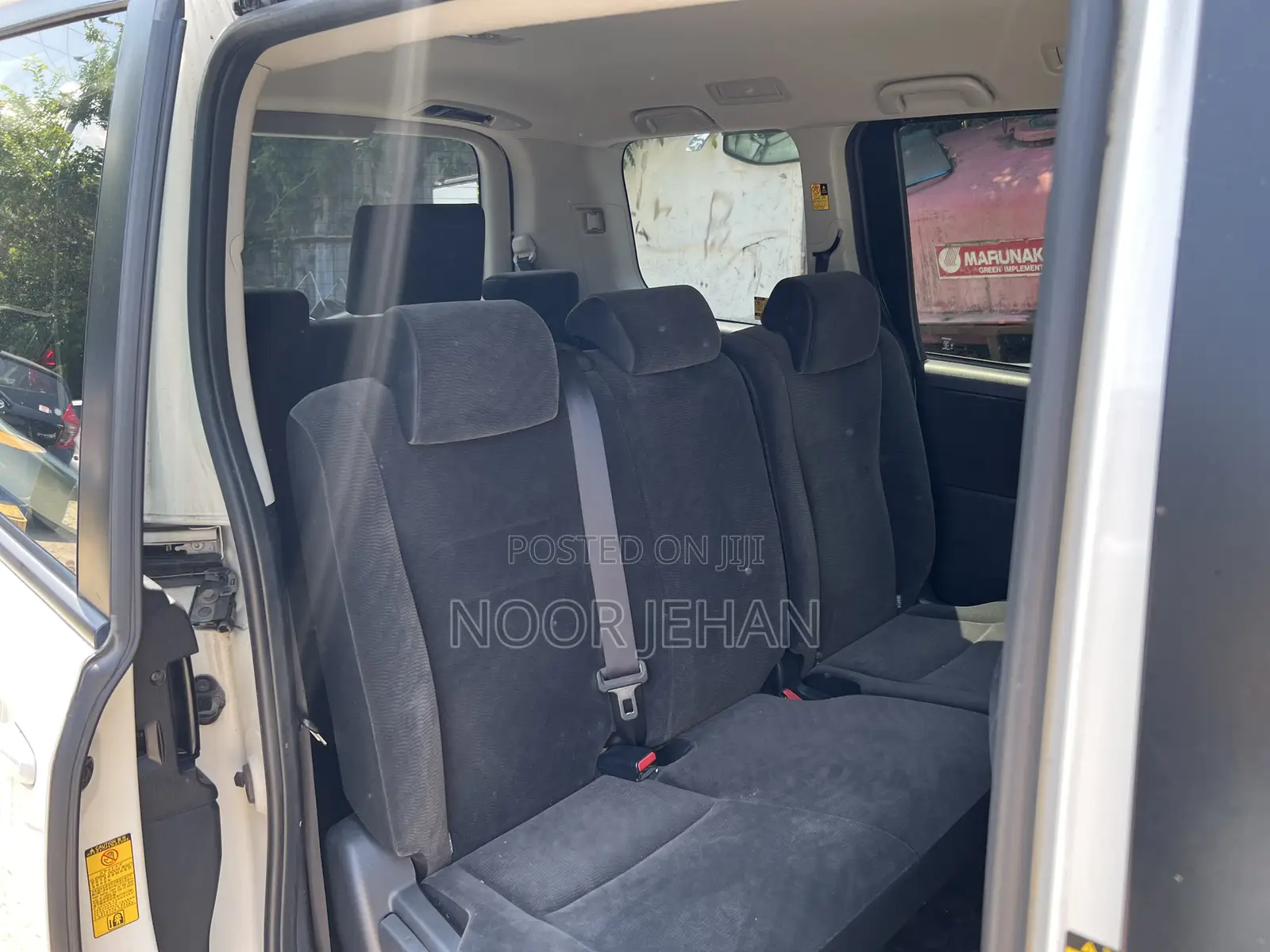 Toyota Voxy V 2WD 8-Seater 2013 White