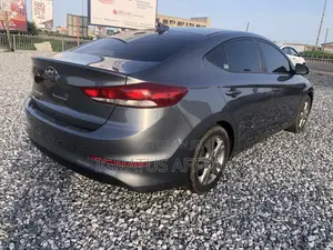 Hyundai Elantra Limited Sedan FWD (2.0L 4cyl 6A) 2017 Gray
