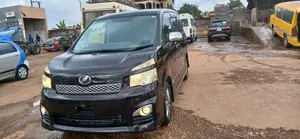 Toyota Voxy X L Edition 2WD 8-Seater 2013 Purple