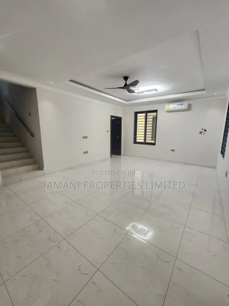 3bdrm Townhouse/Terrace in Davida Estate, Cantonments for sale