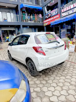 Toyota Vitz 1.5 FWD 5dr 2015 Pearl