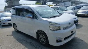 Toyota Voxy 2011 White