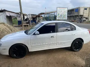 Hyundai Elantra GT 2002 White