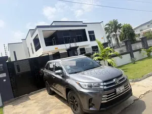 Toyota Highlander LE V6 4x4 (3.5L 6cyl 6A) 2016 Gray