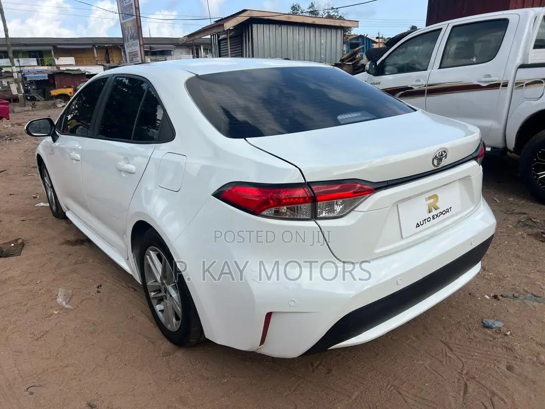Toyota Corolla LE 2022 White