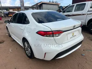Toyota Corolla LE 2022 White