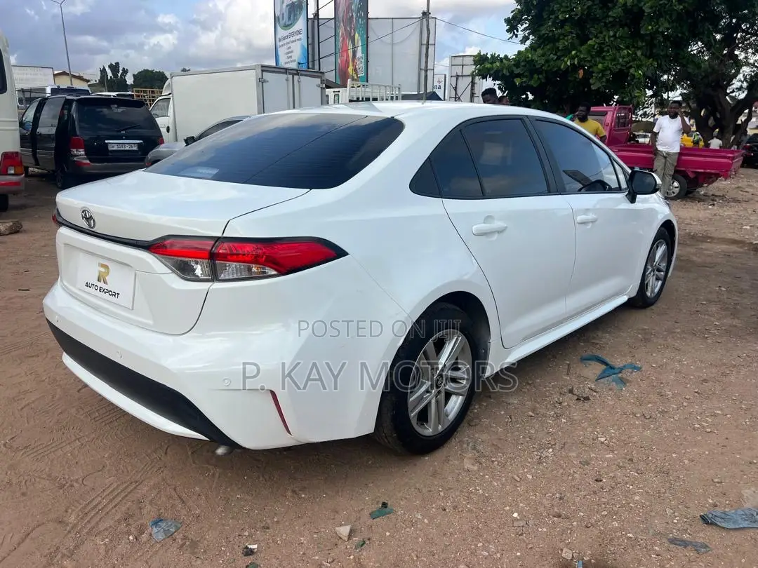 Toyota Corolla LE 2022 White