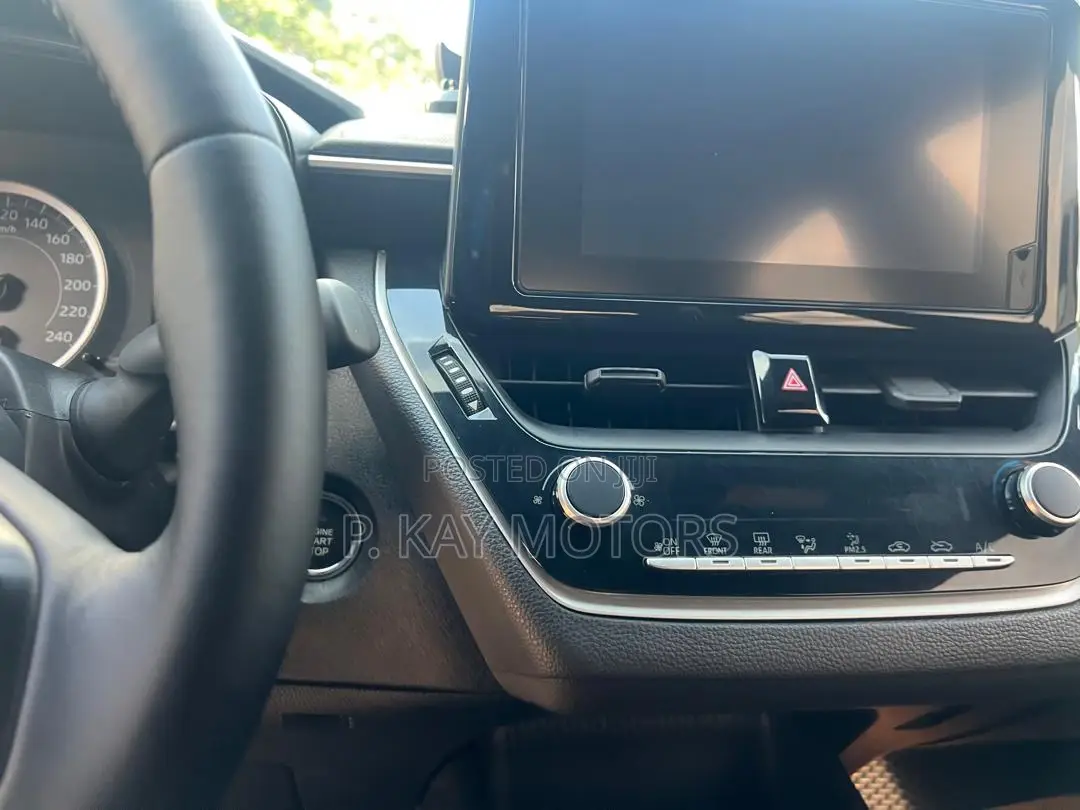 Toyota Corolla LE 2022 White