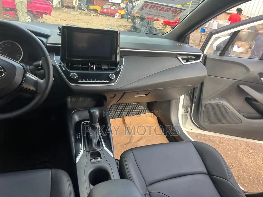 Toyota Corolla LE 2022 White