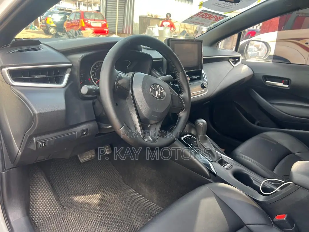 Toyota Corolla LE 2022 White