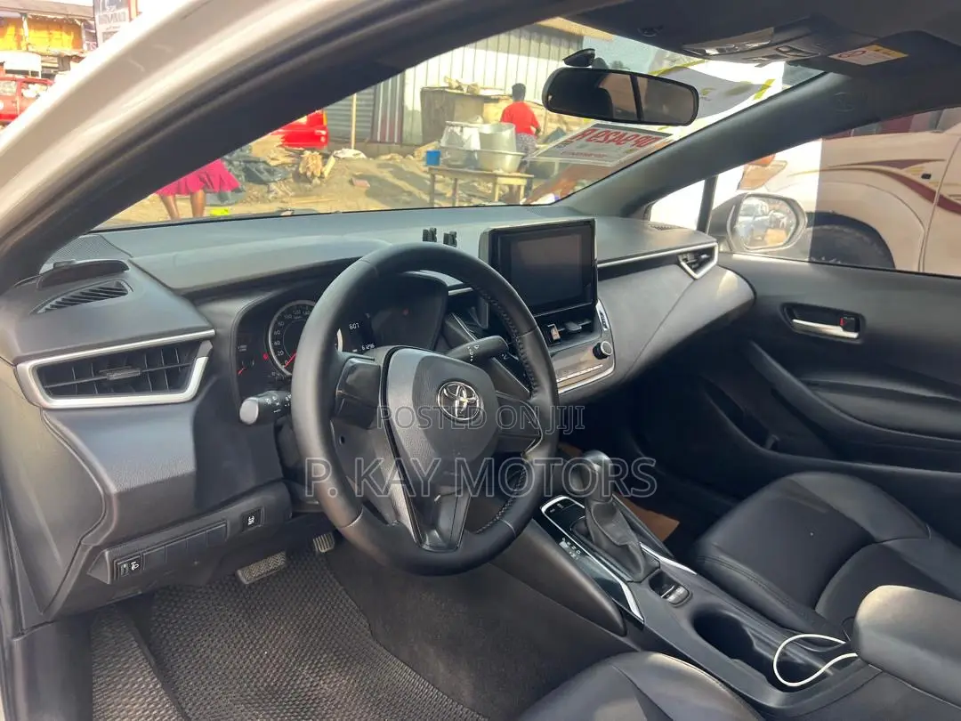 Toyota Corolla LE 2022 White