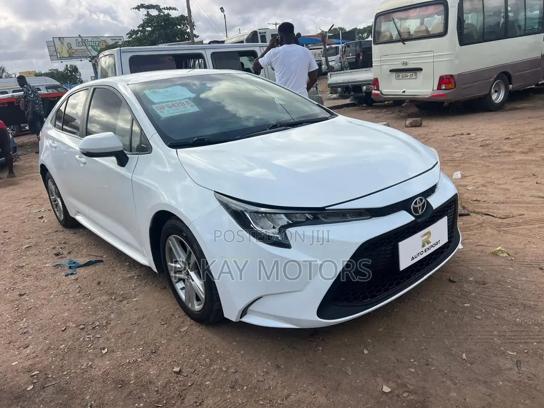 Toyota Corolla LE 2022 White