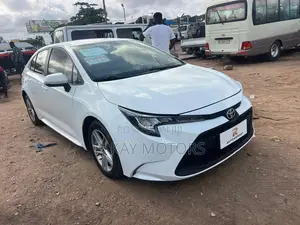 Toyota Corolla LE 2022 White