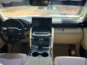 Toyota Land Cruiser 2024 White
