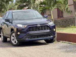 Toyota RAV4 2021 Blue