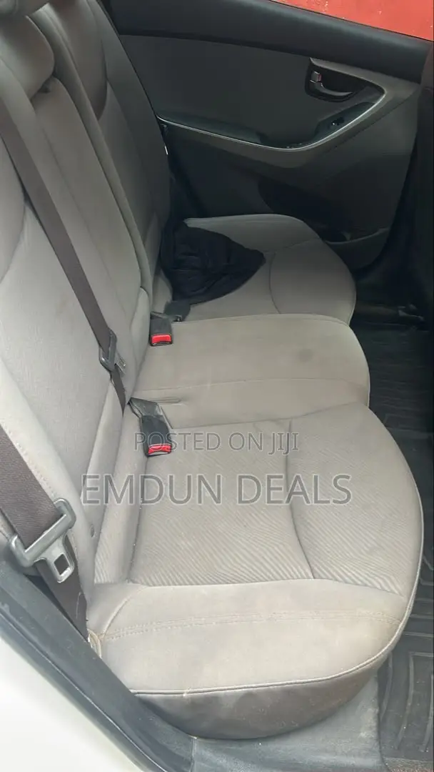Hyundai Elantra SE 4dr Sedan (1.8L 4cyl 6A) 2014 White