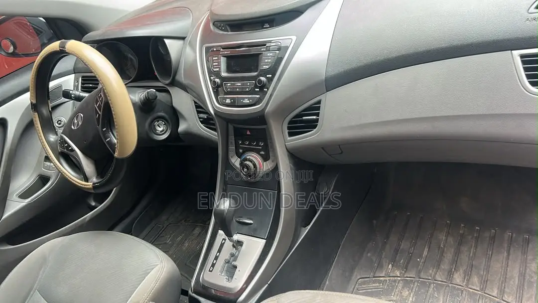 Hyundai Elantra SE 4dr Sedan (1.8L 4cyl 6A) 2014 White