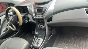 Hyundai Elantra SE 4dr Sedan (1.8L 4cyl 6A) 2014 White