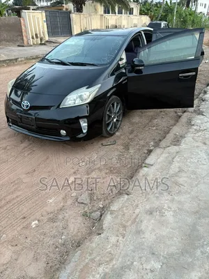 Toyota Prius Five 4dr Hatchback (1.8L 4cyl gas/electric hybrid CVT)
