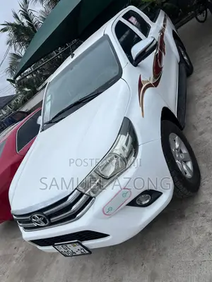 Toyota Hilux SR+ 4x4 2017 White
