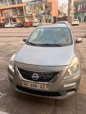 Nissan Versa 1.6 SV 2013 Gray