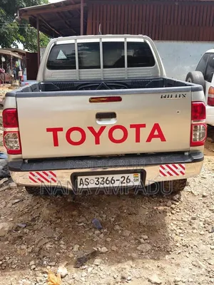 Toyota Hilux 2012 Silver
