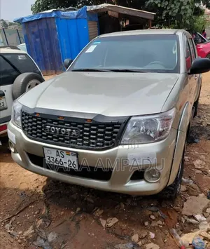Toyota Hilux 2012 Silver