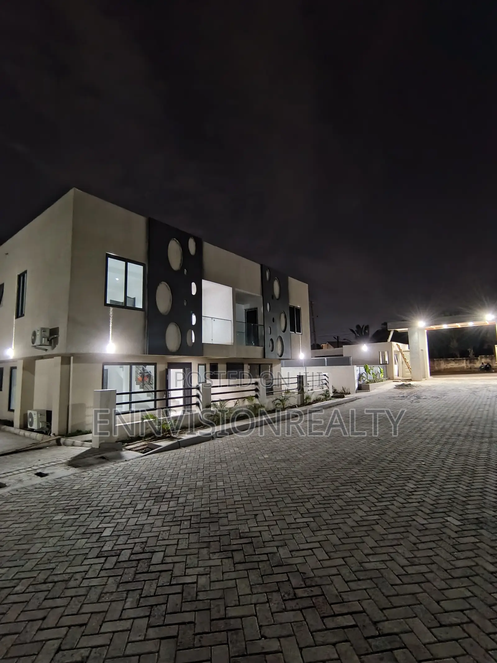 2bdrm Townhouse/Terrace in The Mall for sale